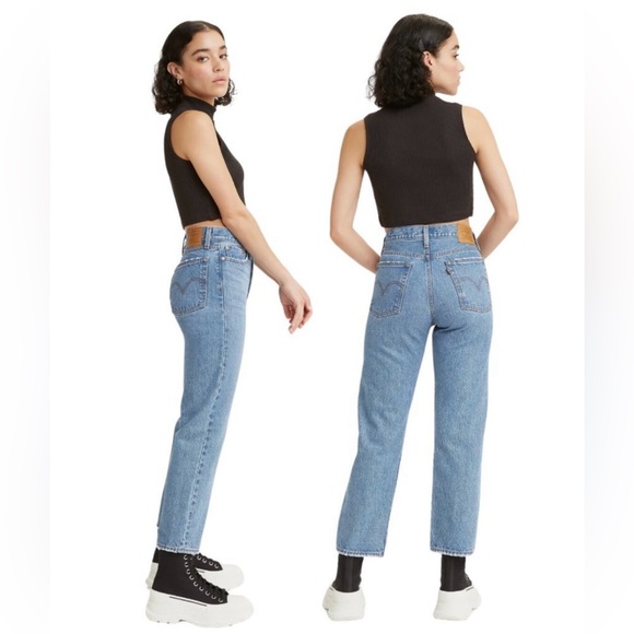 Denim - Levi's Wedgie High Waist Straight Leg Jeans in Oxnard Haze Size 30 Medium Wash